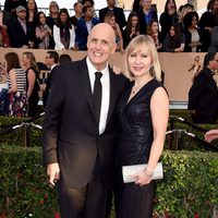 Jeffrey Tambor y Kasia Ostlun en la alfombra roja de los SAG Awards 2016