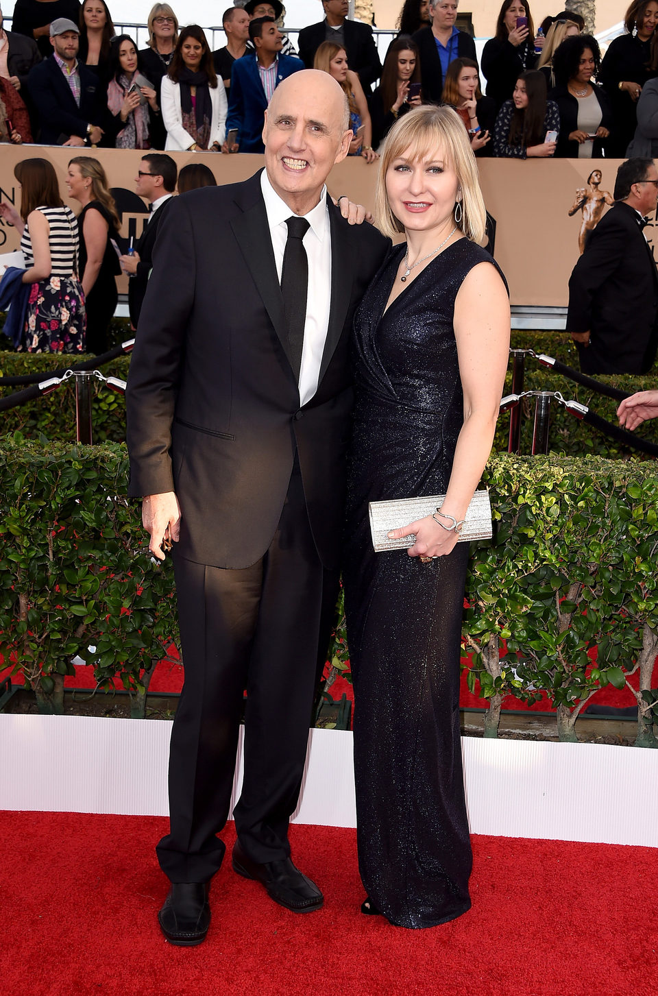 Jeffrey Tambor y Kasia Ostlun en la alfombra roja de los SAG Awards 2016