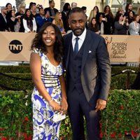 Idris Elba e Isan Elba en la alfombra roja de los SAG Awards 2016