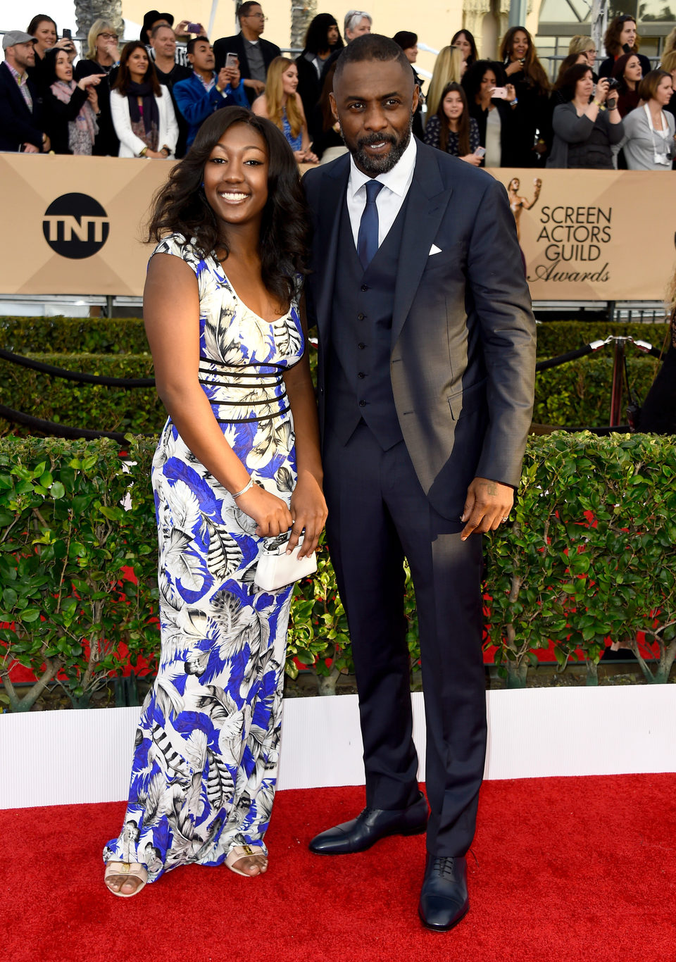 Idris Elba e Isan Elba en la alfombra roja de los SAG Awards 2016