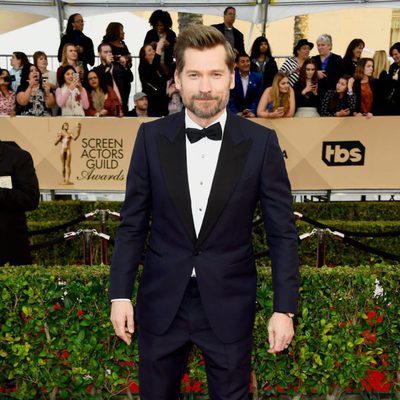 Nikolaj Coster-Waldau en la alfombra roja de los SAG Awards 2016