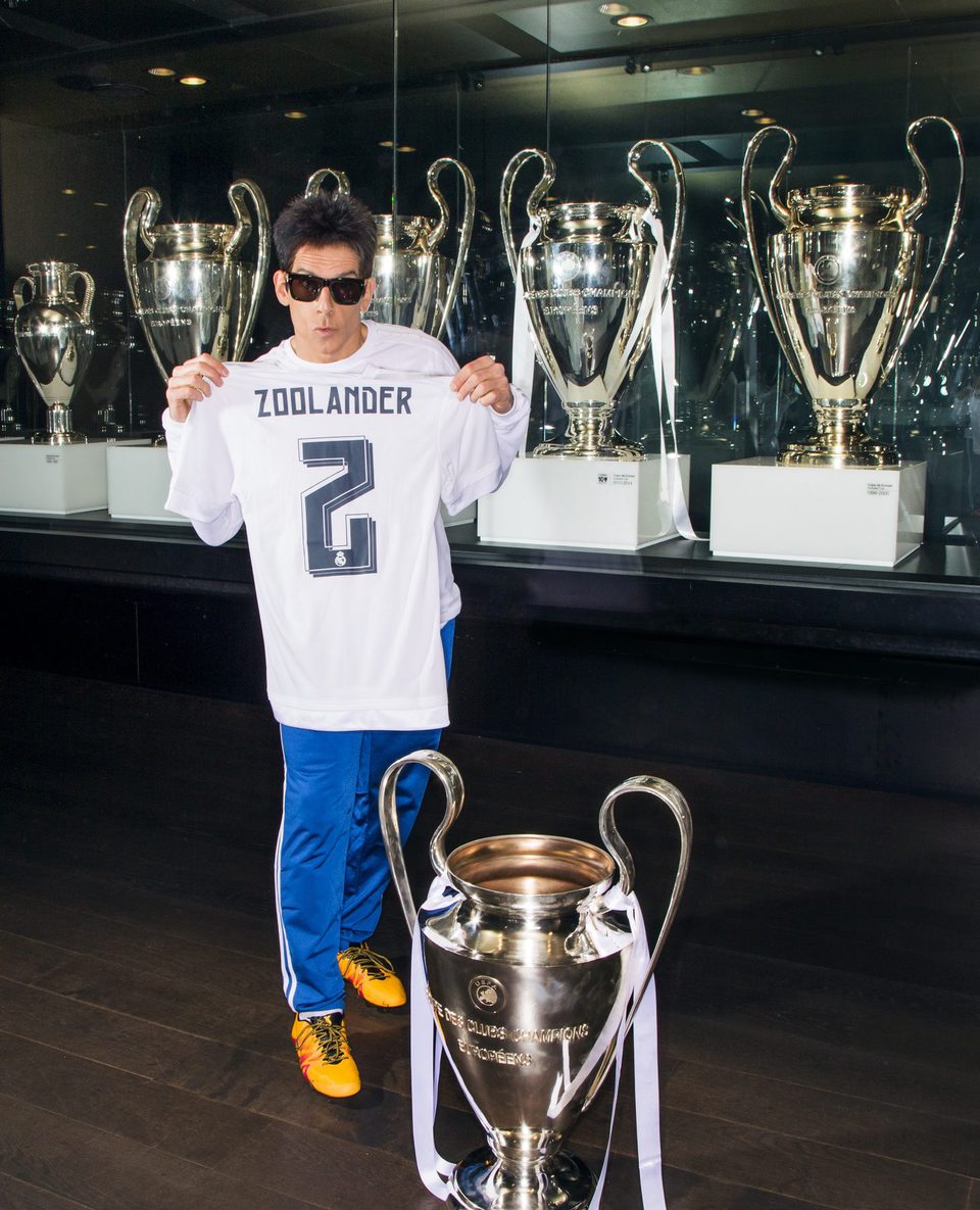 Derek Zoolander posa con los trofeos del Real Madrid