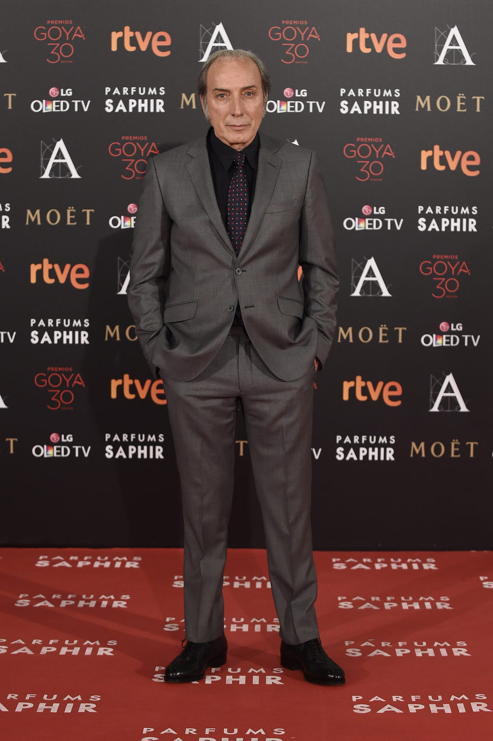 Eusebio Poncela en la alfombra roja de los Premios Goya 2016