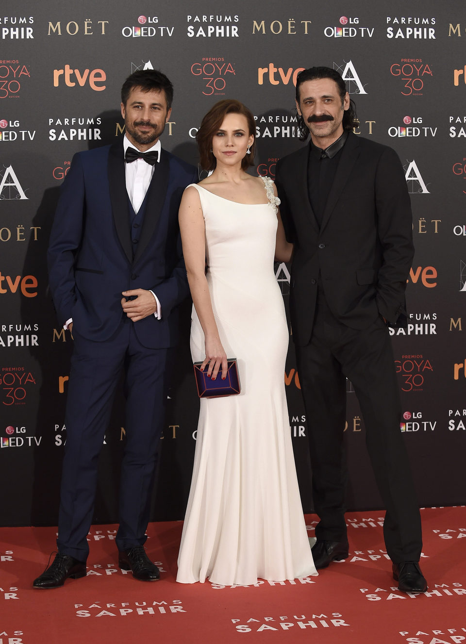 El reparto de 'El ministerio del tiempo' en la alfombra roja de los Premios Goya 2016