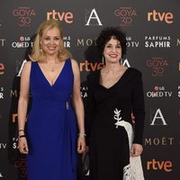 Emma Ozores y Adriana Ozores en la alfombra roja de los Premios Goya 2016