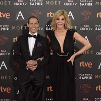 Manuel Bandera y  Bibiana Fernández en la alfombra roja de los Premios Goya 2016