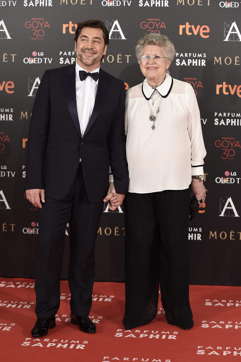 Javier Bardem y Pilar Bardem en la alfombra roja de los Premios Goya 2016