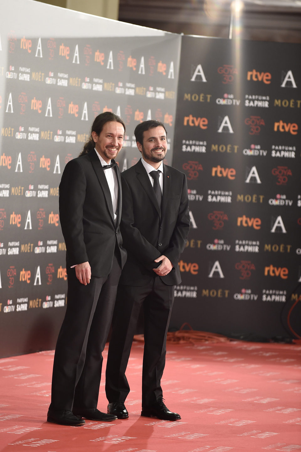 Pablo Iglesias y Alberto Garzón en la alfombra roja de los Premios Goya 2016