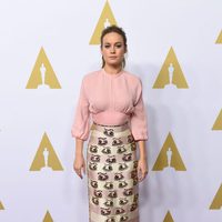 Brie Larson en la comida de nominados a los Oscar 2016