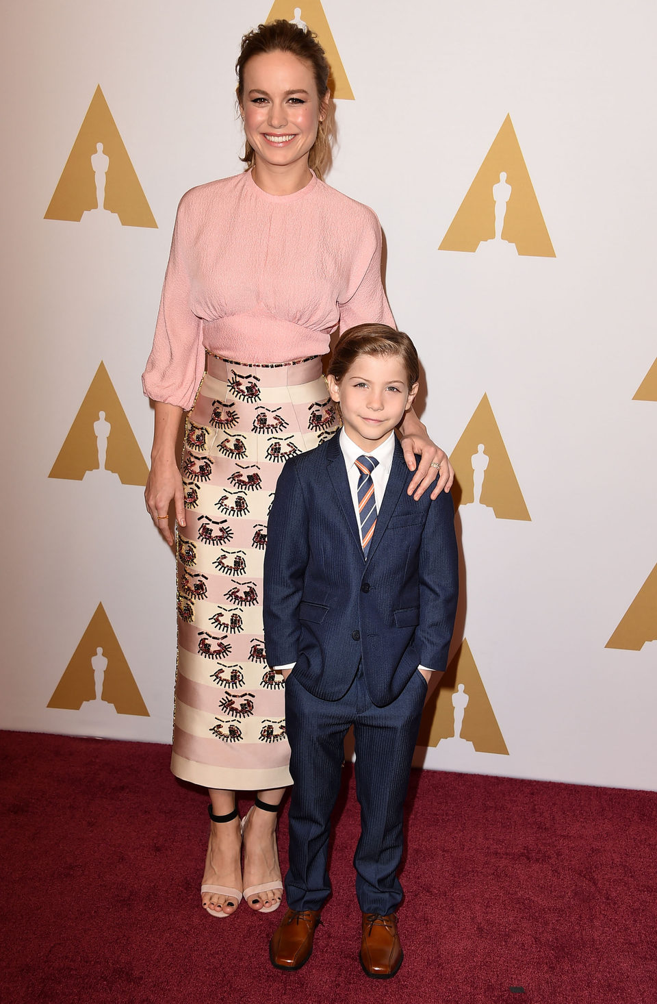 Brie Larson y Jacob Tremblay en la comida de nominados a los Oscar 2016