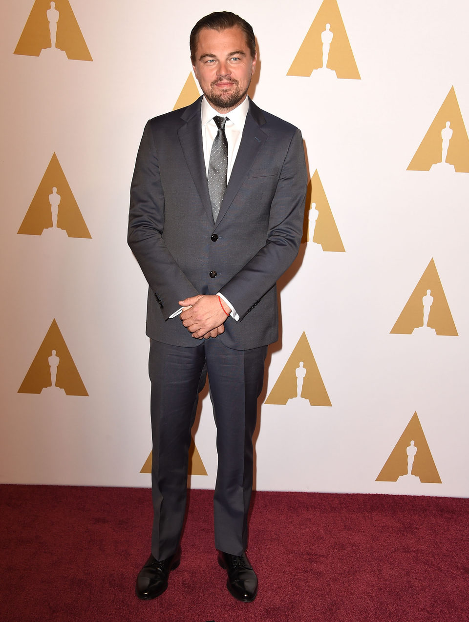 Leonardo DiCaprio en la comida de nominados a los Oscar 2016