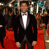 John Boyega en la alfombra roja de los BAFTA Awards 2016