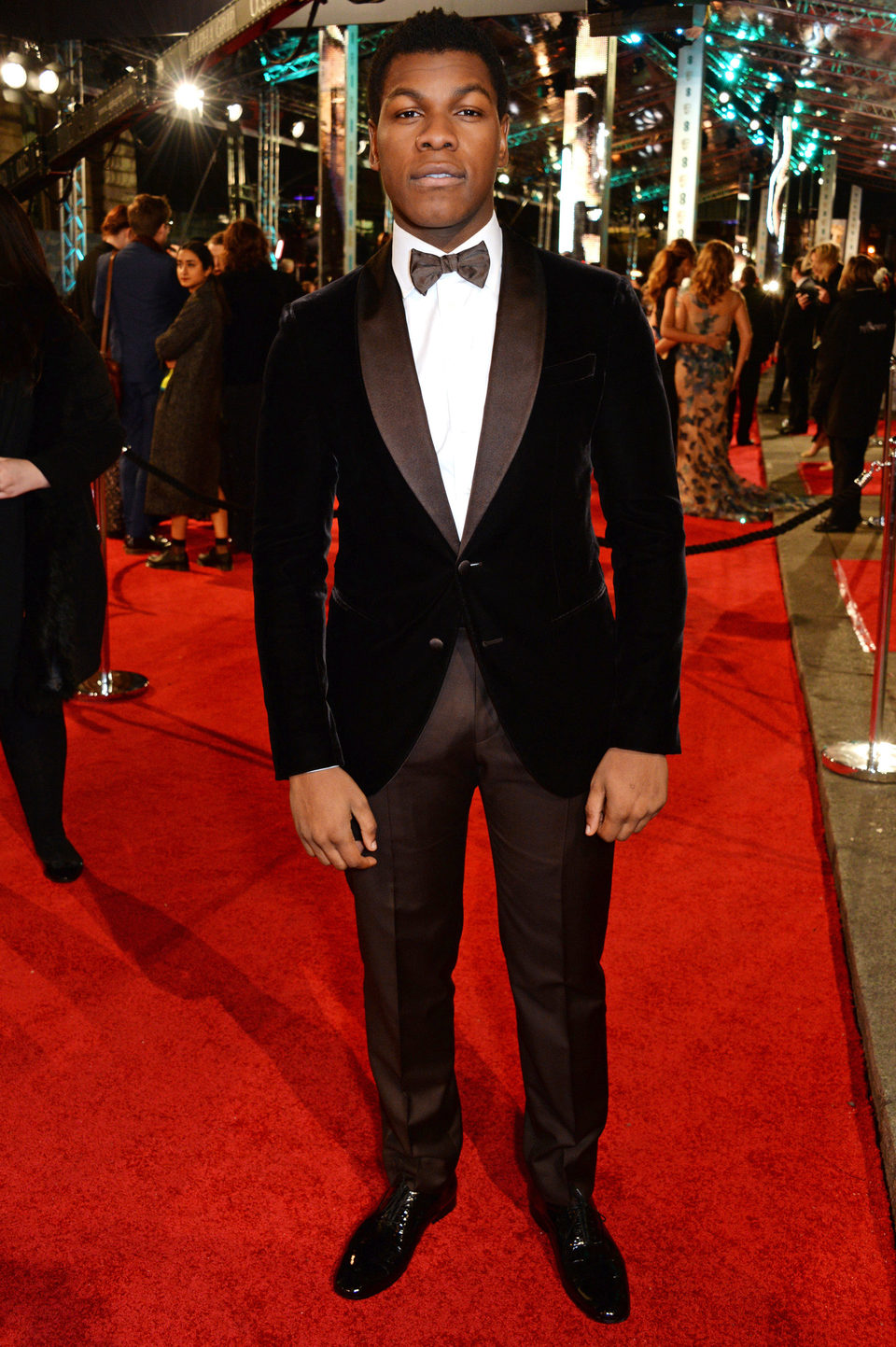 John Boyega en la alfombra roja de los BAFTA Awards 2016