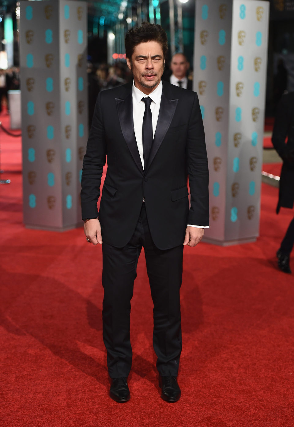 Benicio del Toro en la alfombra roja de los BAFTA Awards 2016