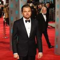 Leonardo DiCaprio en la alfombra roja de los BAFTA Awards 2016