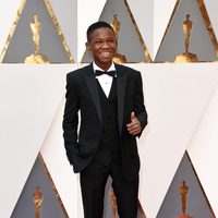 Abraham Attah en la alfombra roja de los Oscar 2016