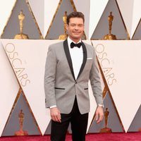 Ryan Seacrest en la alfombra roja de los Oscar 2016