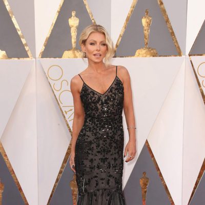 Kelly Ripa en la alfombra roja de los Oscar 2016