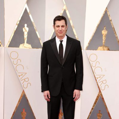 Josh Singer en la alfombra roja de los Oscar 2016