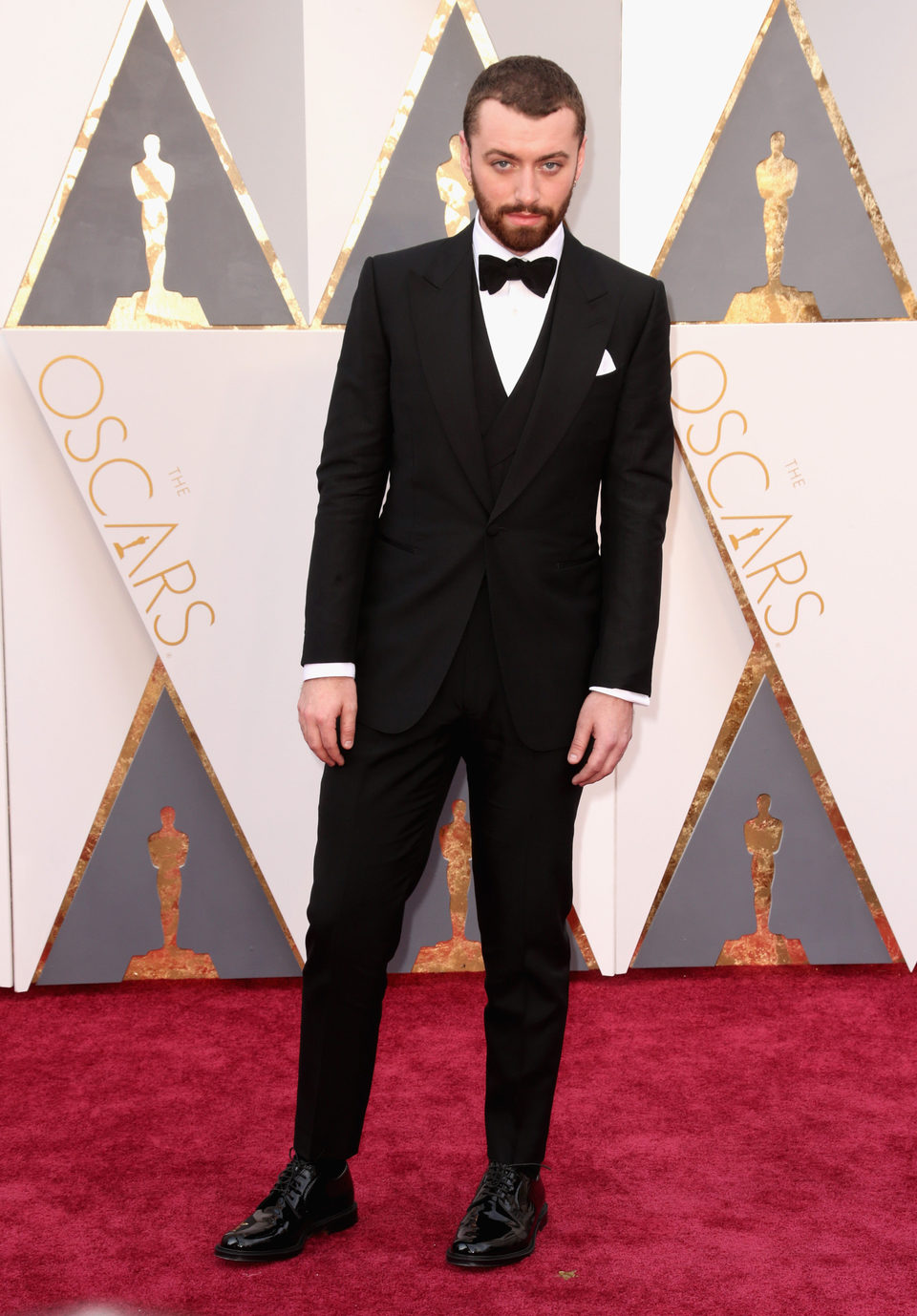 Sam Smith en la alfombra roja de los Oscar 2016