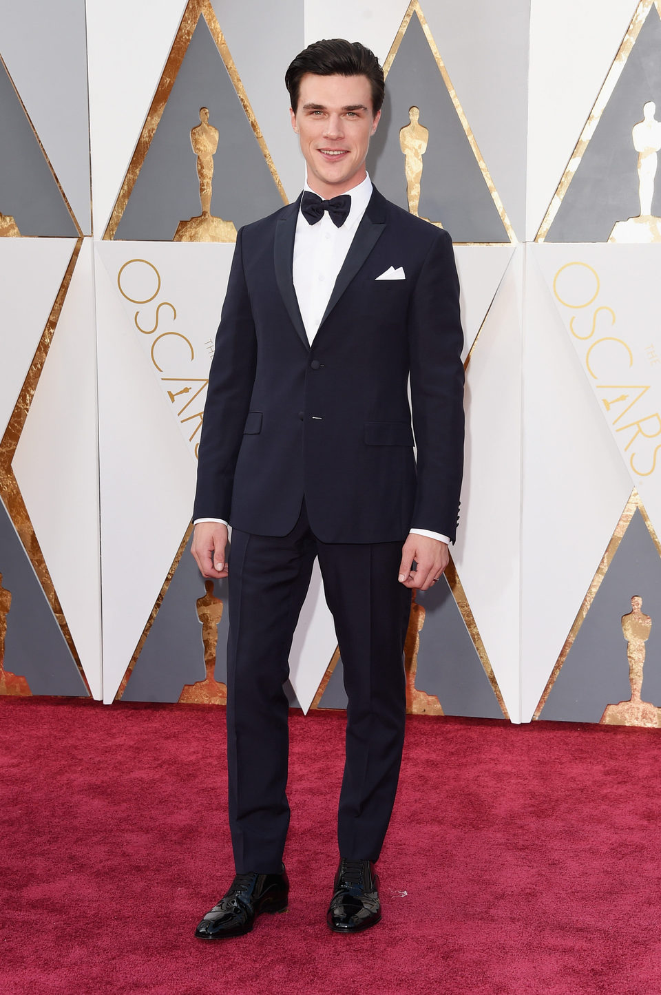 Finn Wittrock en la alfombra roja de los Oscar 2016