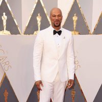 Common en la alfombra roja de los Oscar 2016