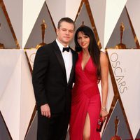 Matt y Luciana Damon en la alfombra roja de los Oscar 2016