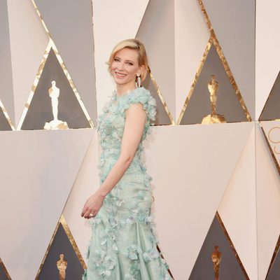 Cate Blanchett en la alfombra roja de los Oscar 2016