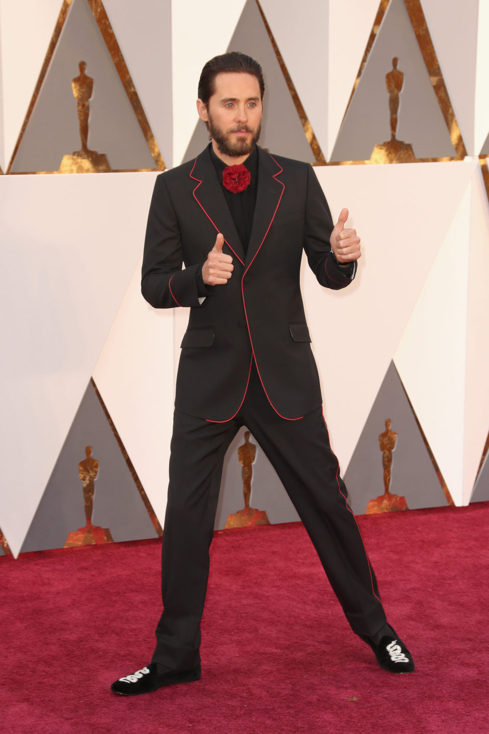 Jared Leto en la alfombra roja de los Oscar 2016