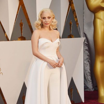 Lady Gaga en la alfombra roja de los Oscar 2016