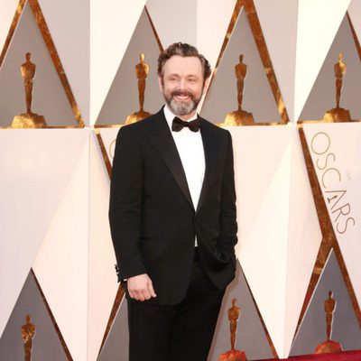 Michael Sheen en la alfombra roja de los Oscar 2016