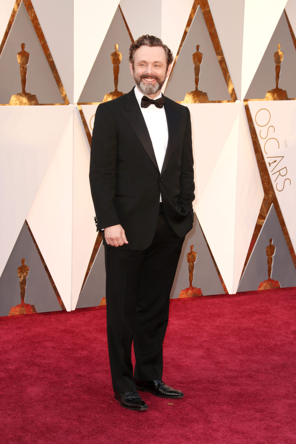 Michael Sheen en la alfombra roja de los Oscar 2016