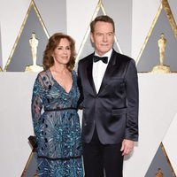 Robin Dearden y Bryan Cranston en la alfombra roja de los Oscar 2016