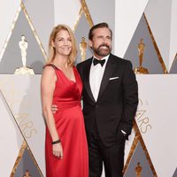 Steve y Nancy Carell en la alfombra roja de los Oscar 2016