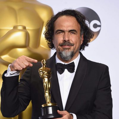 Alejandro G. Inarritu posa con su Oscar