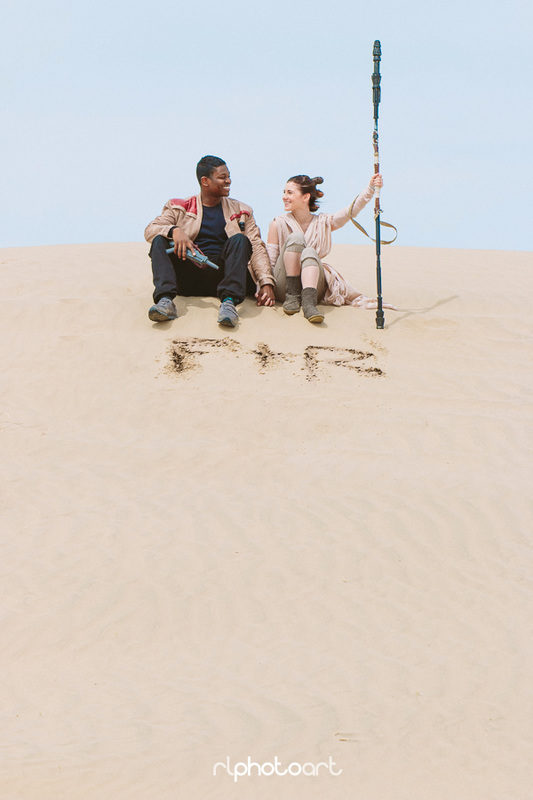 Una pareja se disfraza de Finn y Rey en una sesión de fotos