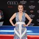 Elizabeth Henstridge en la premiere mundial de 'Capitán América: Civil War'