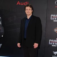 Nathan Fillion en la premiere mundial de 'Capitán América: Civil War'