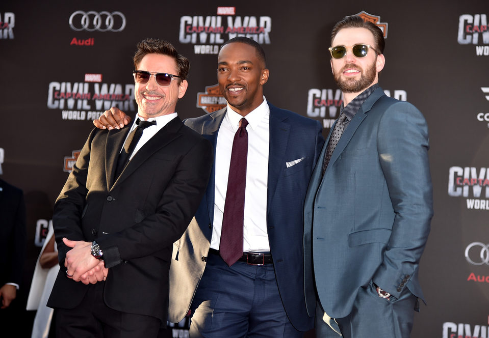 Chris Evans, Robert Downey Jr. y Anthony Mackie en la premiere mundial de 'Capitán América: Civil War'