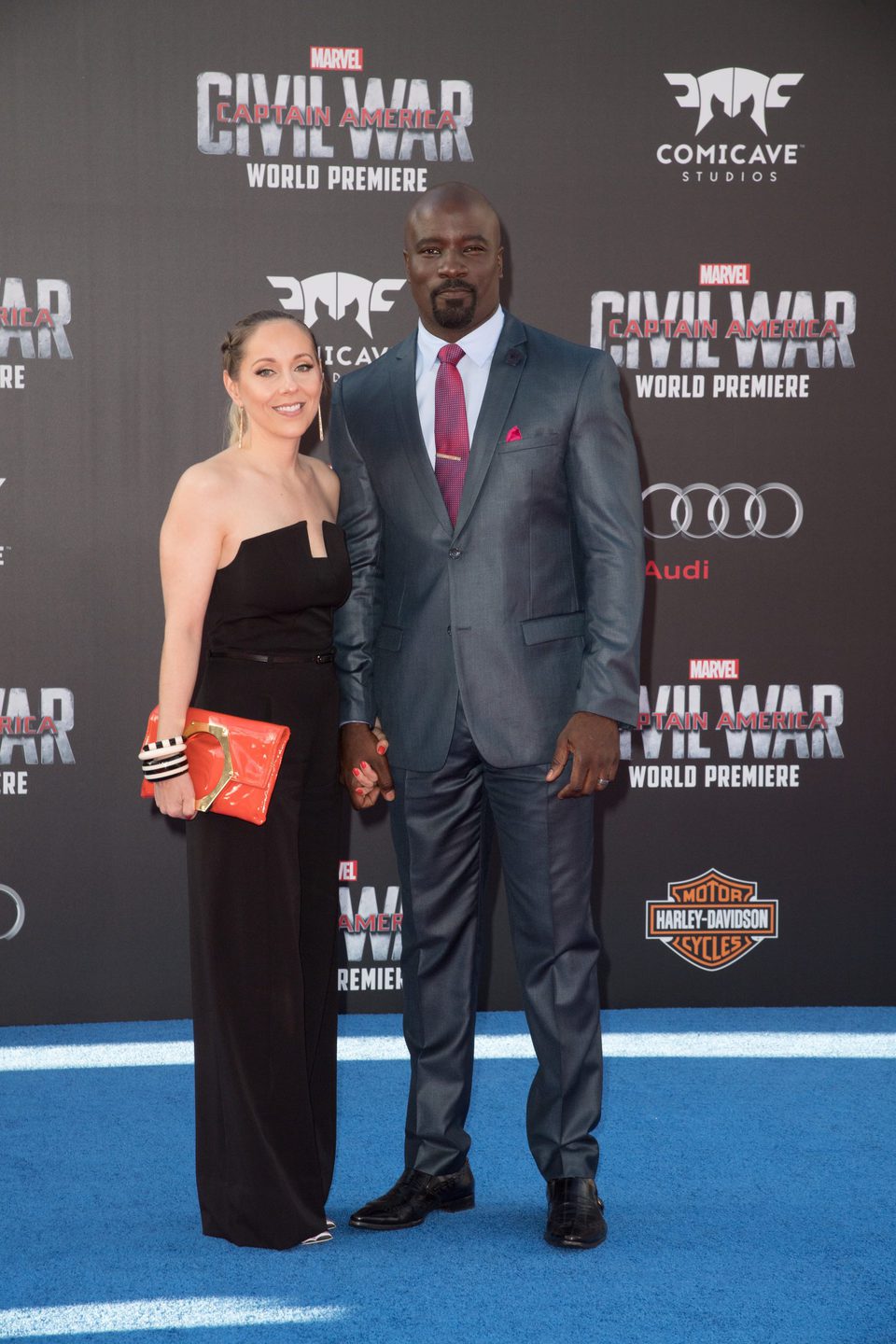 Mike Colter y su esposa en la premiere mundial de 'Capitán América: Civil War'