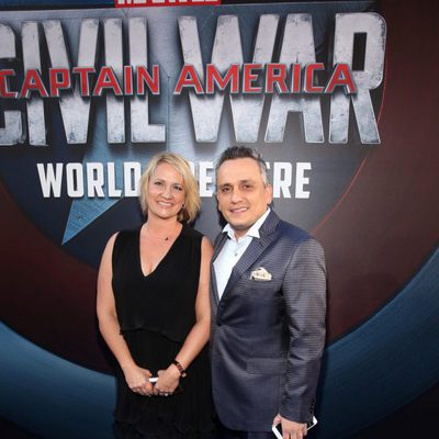 Joe Russo acompañado en la premiere mundial de 'Capitán América: Civil War'