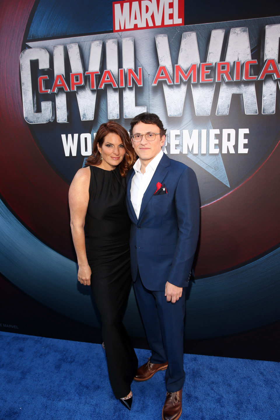 Anthony Russo acompañado en la premiere mundial de 'Capitán América: Civil War'