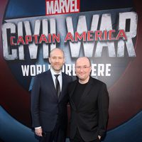 Christopher Markus y Stephen McFeely en la premiere mundial de 'Capitán América: Civil War'