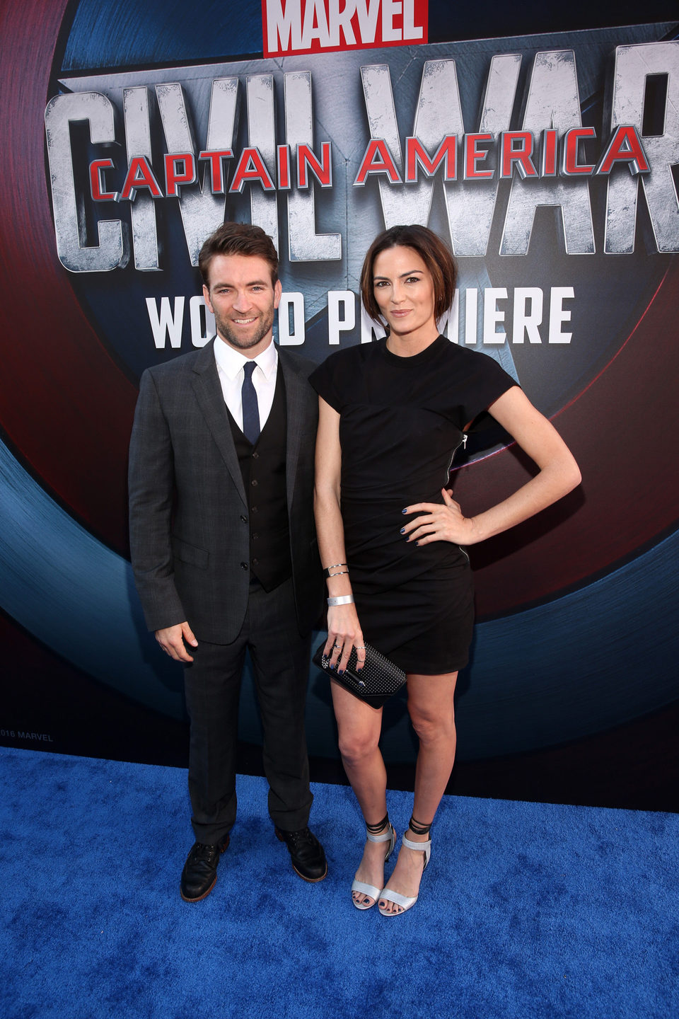 Sam Hargrave y Monique Ganderton en la premiere mundial de 'Capitán América: Civil War'