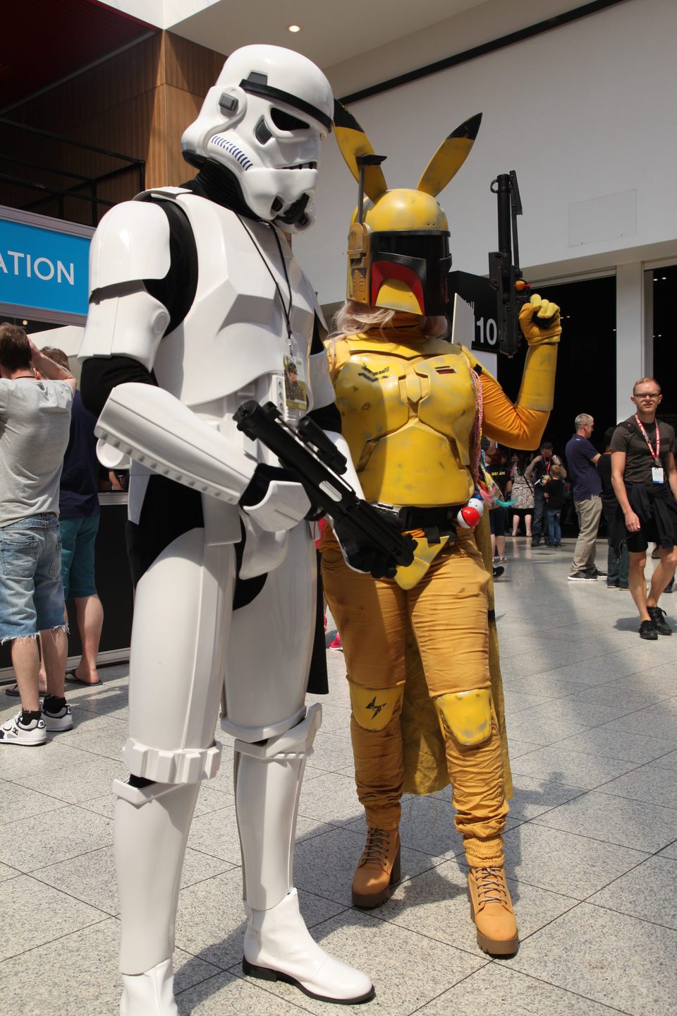 Cosplay de Boba Fett Pikachu y Stormtrooper en la Star Wars Celebration 2016