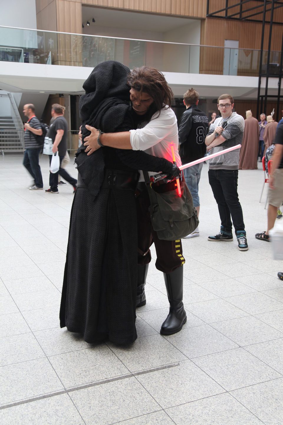 Cosplay de Chewbacca y Kylo Ren en la Star Wars Celebration 2016