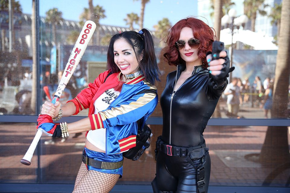 Cosplay de Harley Quinn y Viuda Negra en la Comic-Con de San Diego 2016