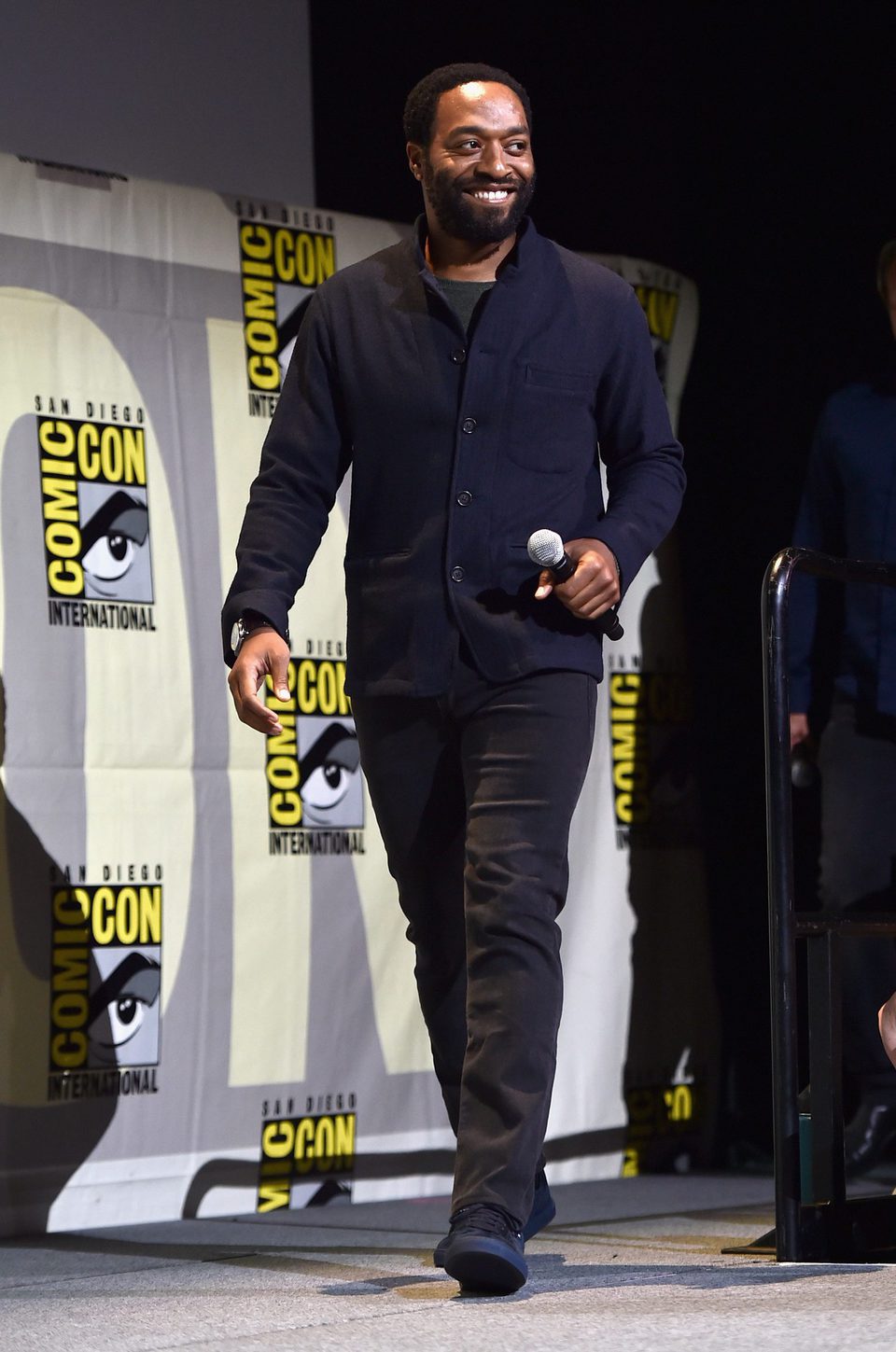 Chiwetel Ejiofor llegando a la Comic-Con