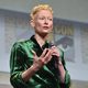 Tilda Swinton hablando durante la Comic-Con 2016