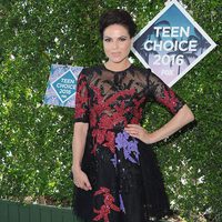 Lana Parrilla en la alfombra roja de los Teen Choice Awards 2016